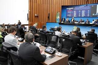 Deputados estaduais durante a sessão ordinária desta terça-feira (28) (Foto: Alems/ Divulgação)