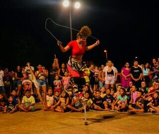 Artista apresentando espetáculo na Mostra de Palhaços do Pantanal (Foto: Divulgação)