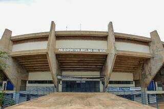 Entrada principal do Ginásio Poliesportivo Avelino dos Reis (Foto: Juliano Almeida) 