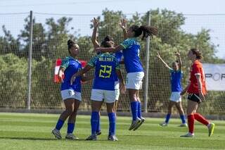 Jogadoras comemorando primeiro gol da partida (Foto: Divulgação/CBF)