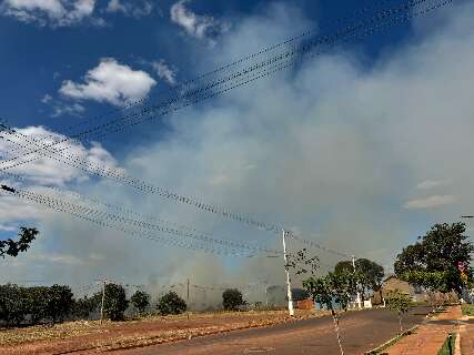 Tempo seco persiste e alerta sobre saúde e incêndios é renovado em MS