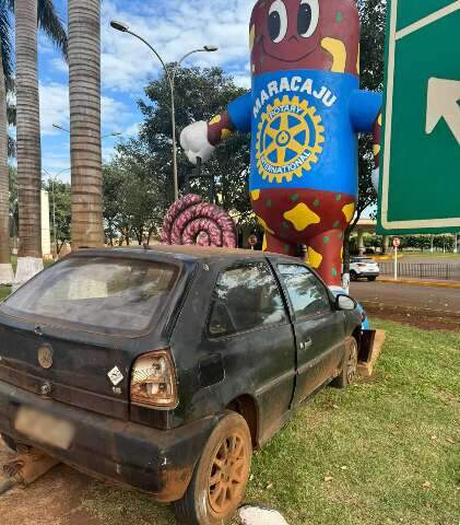 Motorista acerta &quot;lingui&ccedil;a de Maracaju&quot; em cheio e &eacute; socorrido por bombeiros