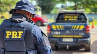 Agente e viatura da Polícia Rodoviária Federal (Foto: Divulgação)