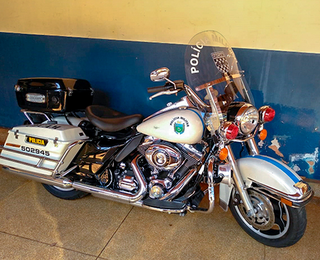 Motocicleta antiga da Polícia Militar que já foi exposta em Nova Andradina. (Foto: Divulgação)