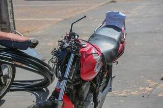 Motocicleta de Nichollas após acidente que o matou (Foto: Marcos Maluf)