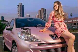 Peugeot rosa da ‘Shopee’ é paixão que Anelise faz questão de defender