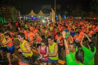 Momento da largada da Corrida Noturna promovida pela OAB-MS (Foto: Divulgação)