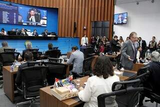 Deputados estaduais no plenário da Assembleia Legislativa durante sessão ordinária desta terça-feira (4) (Foto: Alems/ Divulgação)