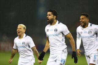 O centroavante Diego Costa comemora gol que abriu o placar para o tricolor gaúcho. (Foto: Lucas Uebel/Grêmio)