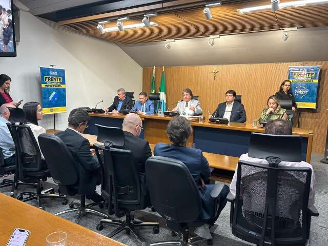 Deputados lan&ccedil;am frente parlamentar para ouvir demandas de prefeitos