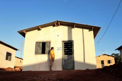 Após incêndio trágico, moradores do Mandela começam a receber casas