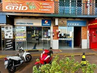 Única casa lotérica de Bandeirantes vazia, um dia depois de premiar apostador com R$ 1 milhão (Foto: Direto das Ruas)