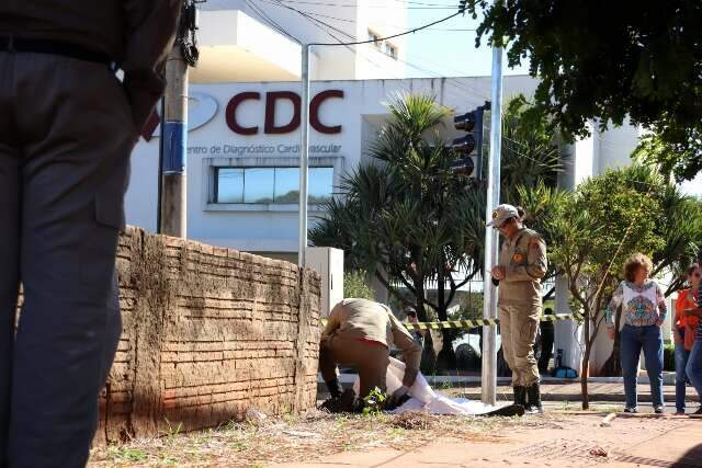 Paciente tem parada card&iacute;aca e morre em frente &agrave; cl&iacute;nica onde faria exame