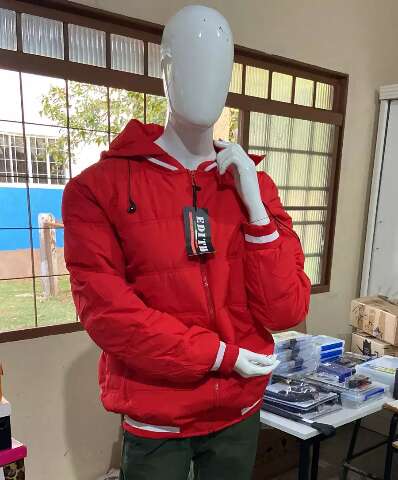 De jaqueta a eletrônico, bazar tem mais de duas mil peças a partir de R$ 3