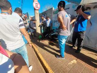 Momento logo após a colisão (Foto: Direto das Ruas)