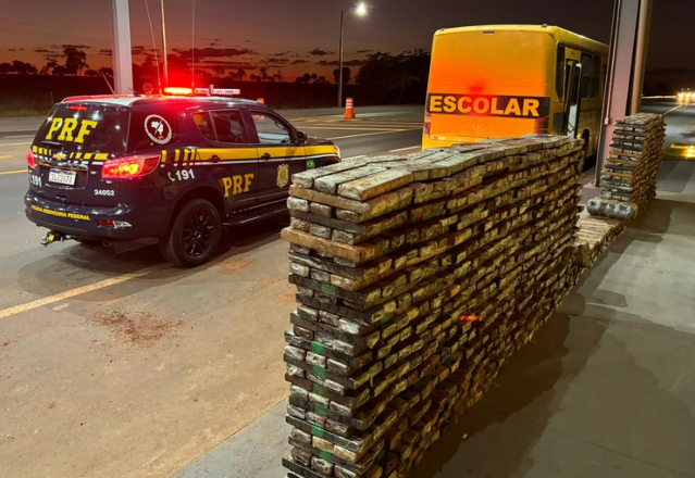 Traficante tenta despistar pol&iacute;cia levando maconha em &ocirc;nibus escolar falso 