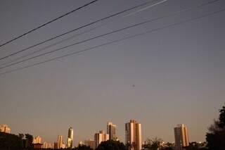 Céu aberto desta manhã visto da Chácara Cachoeira, em Campo Grande (Foto: Henrique Kawaminami)