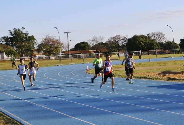 Em 1&deg; dia dos Jogos Escolares, estudantes disputam no atletismo