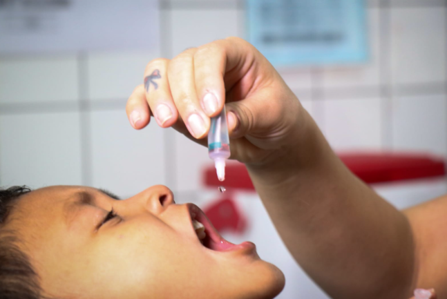 Para imunizar 60 mil crianças, Dia D contra a Pólio tem pipoca e cama elástica 
