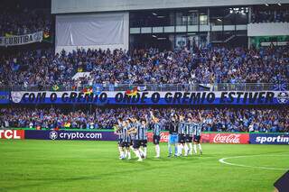 Jogadores do Grêmio agradecendo a torcida no Estádio Couto Pereira (Foto: Lucas Ubel/Grêmio)