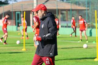 Técnico do Internacional durante preparação para enfrentar o Delfín (Foto: Ricardo Duarte)