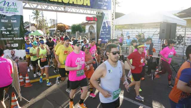 Com percurso desafiador, come&ccedil;a Meia Maratona Cidade Morena