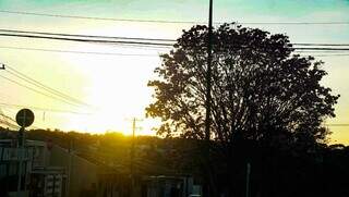Céu de Campo Grande na manhã deste domingo. (Foto: Alex Machado)