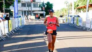 Andréia Rocha venceu a prova de 5 quilômetros na categoria feminina da Meia Maratona Cidade Morena(Foto: Alex Machado)