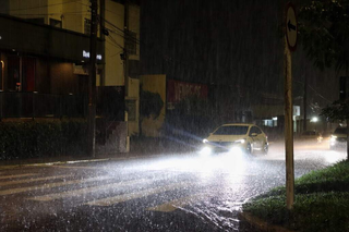 Chuva torrencial foi registrada no dia 16 de abril, próxima a Avenida Mato Grosso. (Foto: Arquivo/Osmar Daniel)