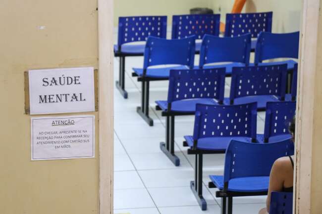 Centro atende 130 crianças e adolescentes ao mês contra automutilação e suicídio
