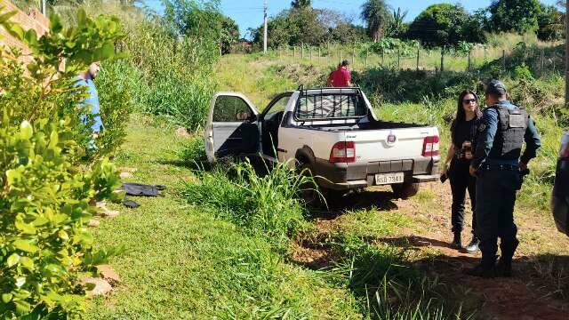 Ap&oacute;s esfaquear ex-esposa, homem ligou para amigo buscar seu carro