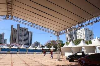 Neste ano, tenda foi erguida próximo ao palco da concha acústica. (Foto: Henrique Kawaminami)