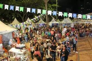 Festa junina realizada na Praça do Rádio, em 2023 (Foto: Juliano Almeida/Arquivo Campo Grande News)