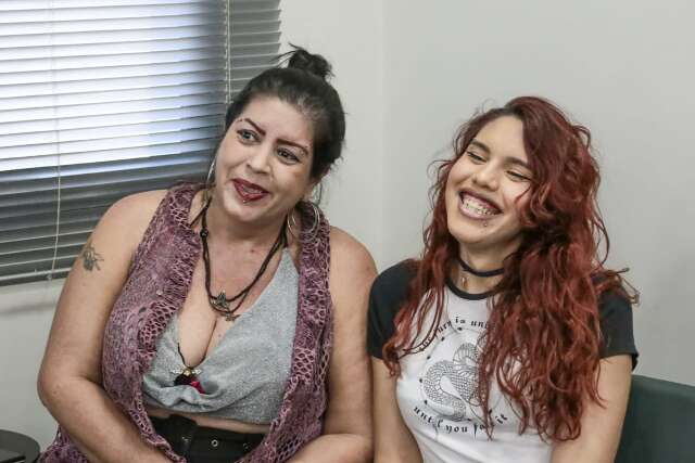 Certidão retificada é alegria que ‘finalmente chegou’ para mãe e filha trans