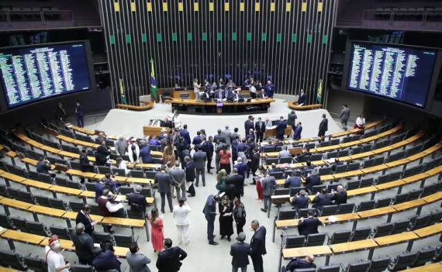 C&acirc;mara aprova urg&ecirc;ncia de projeto que equipara aborto a homic&iacute;dio