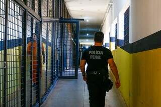 Corredor da Penitenciária de Segurança Máxima Jair Ferreira de Carvalho (Foto: Paulo Francis)