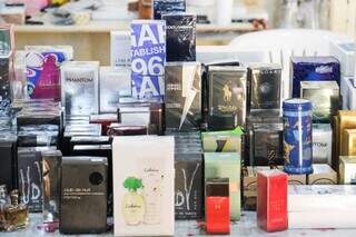 Perfumes originais e réplicas estão saindo partir a R$ 150. (Foto: Juliano Almeida)