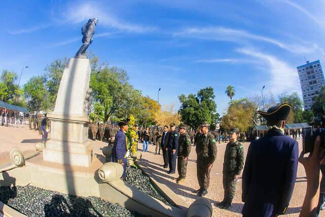 No Jardim da Independ&ecirc;ncia, militares celebram 157 anos da Retomada de Corumb&aacute;
