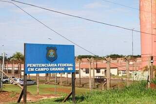 Entrada de Penitenciária Federal em Campo Grande (Foto: Henrique Kawaminami)