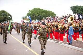 Militar desfila em comemoração ao aniversário de 108 anos de Três Lagoas, celebrado no ano passado (Foto: Divulgação)