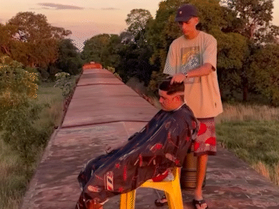 Luiz leva cliente até em trilho de trem para fazer corte de cabelo 