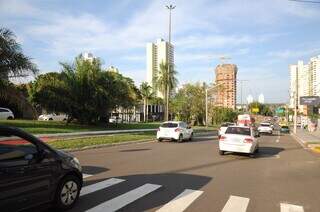 Trânsito na Avenida Afonso Pena, em Campo Grande (Foto: Paulo Francis)