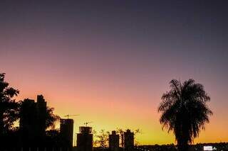 Céu claro desta manhã em Campo Grande (Foto: Henrique Kawaminami)