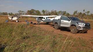 Aviões e caminhonete de traficantes apreendidos em operação da Senad na fronteira (Foto: Divulgação)