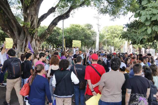 Manifestantes v&atilde;o &agrave;s ruas contra PL que equipara aborto a homic&iacute;dio