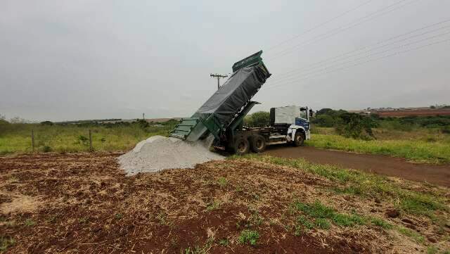 Em seis meses, prefeitura garante 150 toneladas de calc&aacute;rio para produtores