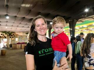 Ana Paula levou o filho João Neto, de 1 ano, para partipar da competição. (Foto: Jéssica Fernandes)