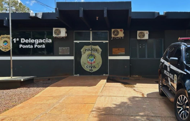 Pneu de carreta estoura e homem morre na varanda de casa 