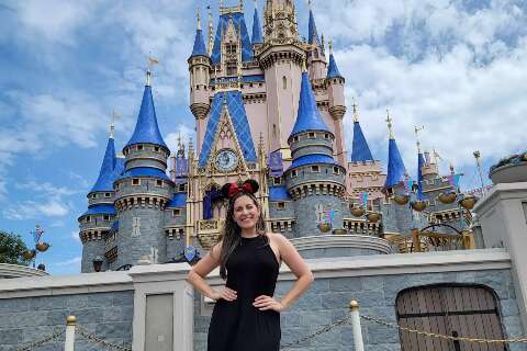 Ju começou sonho em 2009 e visitou Disney mais de mil vezes 