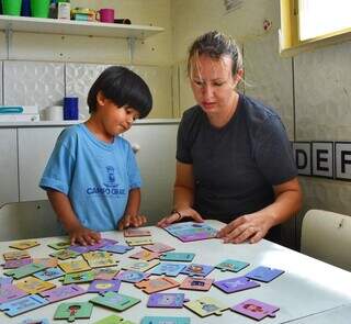 Assistente educacional é profissional que atua na sala de aula e apoia professor (Foto/Divulgação/Prefeitura)